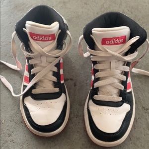 Girls 2.5 adidas shoes